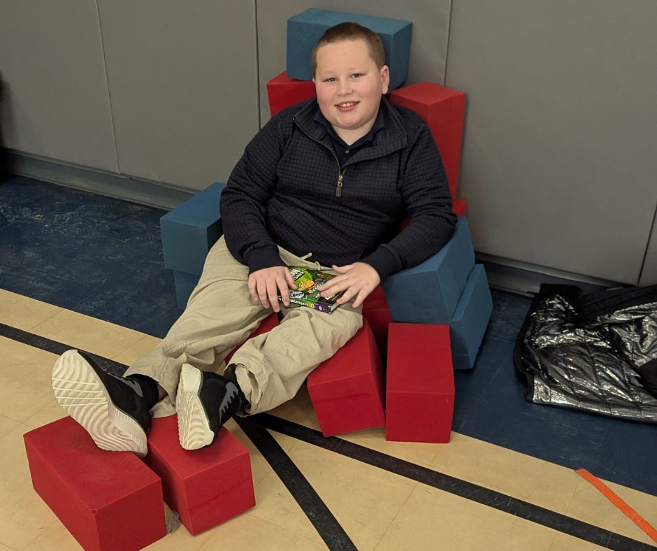 CenterSchoolPA's tweet image. Sometimes, you have to grab a few foam blocks, build yourself a chair, and enjoy a good book!

D. decided that during indoor recess, it was time to catch up on his reading! And, of course, he wanted to be comfortable!

#independentreading #choosereading #centerschoolpa