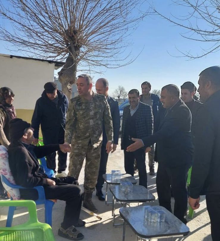 Şanlıurfa 20. Zırhlı Tugay Komutanı Tuğgeneral Sayın Üzeyir DURMUŞ Paşamız ve Şehit ve Gazi Dernek Başkanımız Mehmet Yavuz Sosyal Hizmetler Merkezimizi , Şehit Gazi Birimimizi  ve kahraman Şehidimiz Seraceddin AKTAŞ’ ın ailesine ziyarette bulundular.