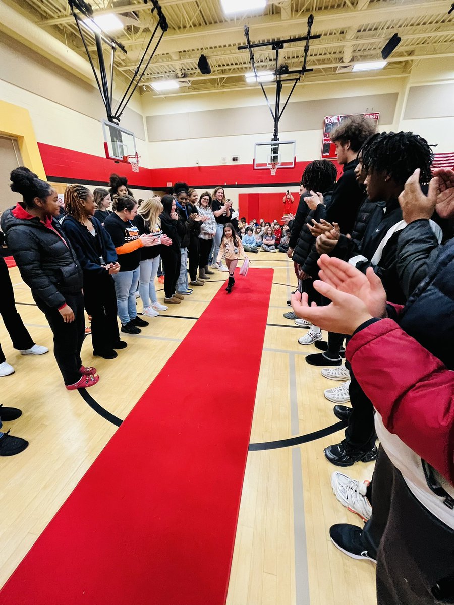 CoachNate33's tweet image. What an honor and blessing it was to go Wright Brothers elementary today to help pass out shoes to so many wonderful kids‼️ @Shoesforsuccess and @MattCline2 are incredible‼️‼️ Thank you so much for the opportunity‼️🚂🚂🚂 @WayneMensBBall @WayneGirlsBBall @WayneAthletics