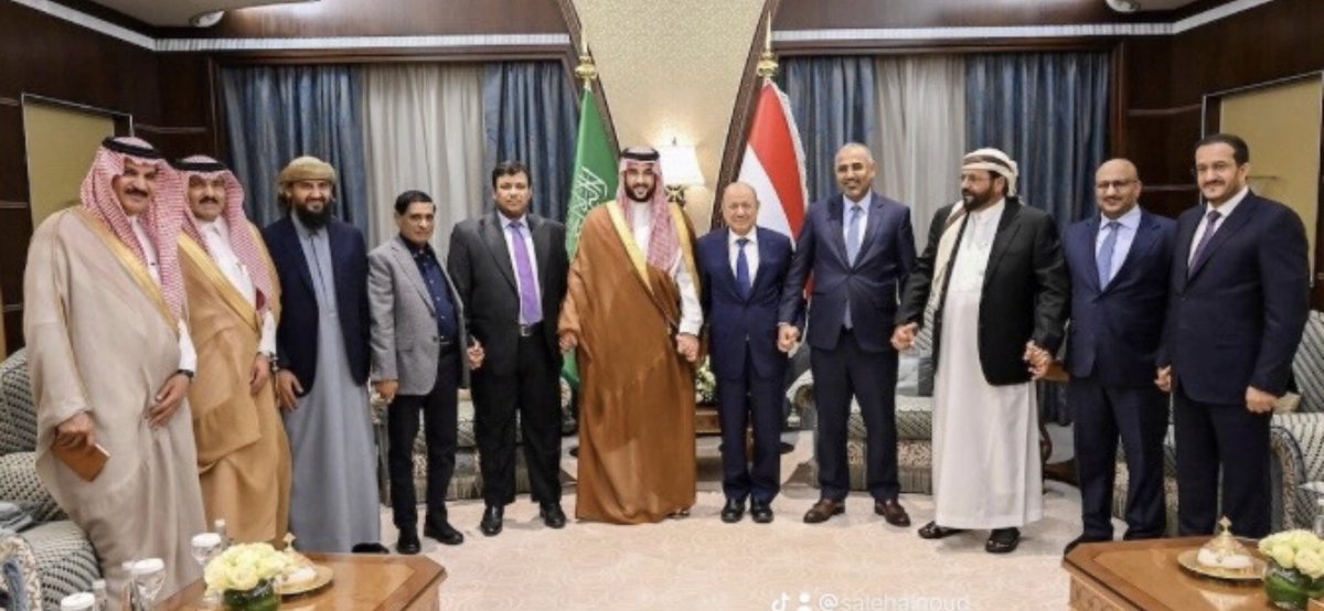 حل القضية الجنوبية يبدأ العمل عليه من اليوم، وليس بعد استعادة الجمهورية اليمنية.

اليوم نحن نمتلك:

   •   الأرض.
   •   الشعب.
   •   إرادة شعبية.
   •   قوات مسلحة.
   •   جزءًا من الشرعية ونافذة للتواصل مع العالم.
   •   خصومنا من قوى٧/٧ ما زالت في حالة ضعف..
   •