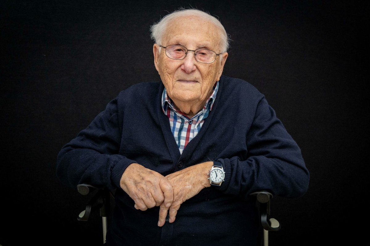 le_Parisien's tweet image. Allemagne : un rescapé d’Auschwitz rend sa décoration après une alliance entre conservateurs et extrême droite
➡️ l.leparisien.fr/Cuos