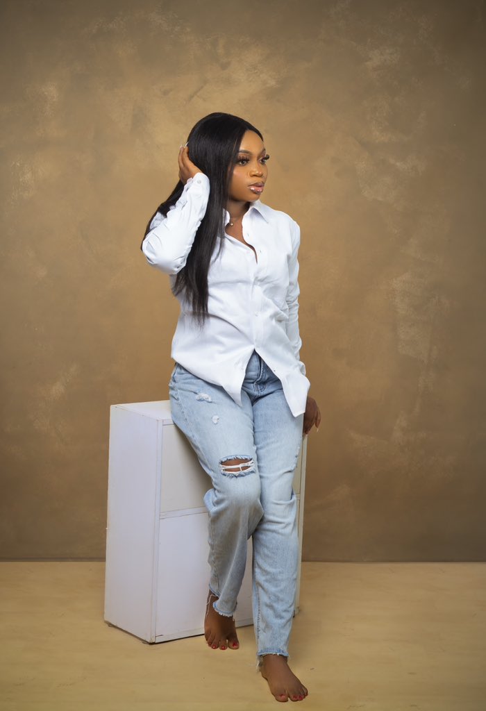 __wonuuu's tweet photo. This new chapter is my bloom season🌸
Cheers to being fine at twenty fine🥂🥳
Do well to say a word of prayer🙏

#happybirthdaytome #aquariusbaby #twentyfine https://t.co/GunWhLNmDH