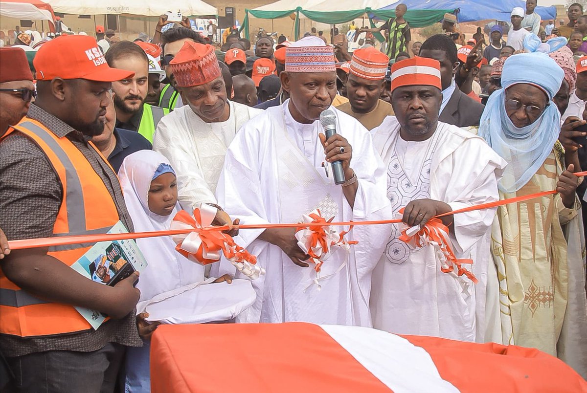 KanoPastoral's tweet image. Gov. Abba K. Yusuf of Kano state commissioned the 9km Zarewa – Fulatan – Danguzuri road in Rogo LGA, one of the rural roads constructed by KSADP, funded by #IsDB & #LLF, to facilitate mobility, increase access to markets & services, & promote agricultural productivity.