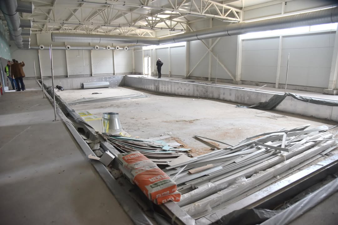 После пет години застој, Штип конечно ќе го добие првиот затворен базен. Заедно со ресорното министерство напорно работиме истиот да биде пуштен пред почетокот на пливачката сезона.