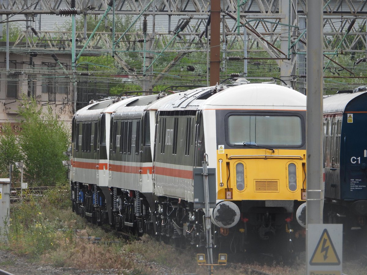 DanSpotter86's tweet photo. More Photos from Intercity Swallow Livery Class 89001 "Avocet" with 90001 and 90002 respectively in Crewe carriage sidings on August 9th 2024. @InterCity86101 @LocoServicesGrp #Intercity #Class89001 #Class89 #Avocet https://t.co/Z8uYR1YMCd