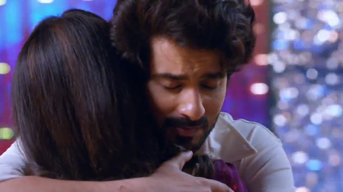 alliyacreations's tweet photo. This hug >>>> 🥹❤️😭🧿

"Teri bahon mein mili aisi rahat si mujhe" 

#kumkumbhagya #kkb #RajVi https://t.co/q35oa6z4oC