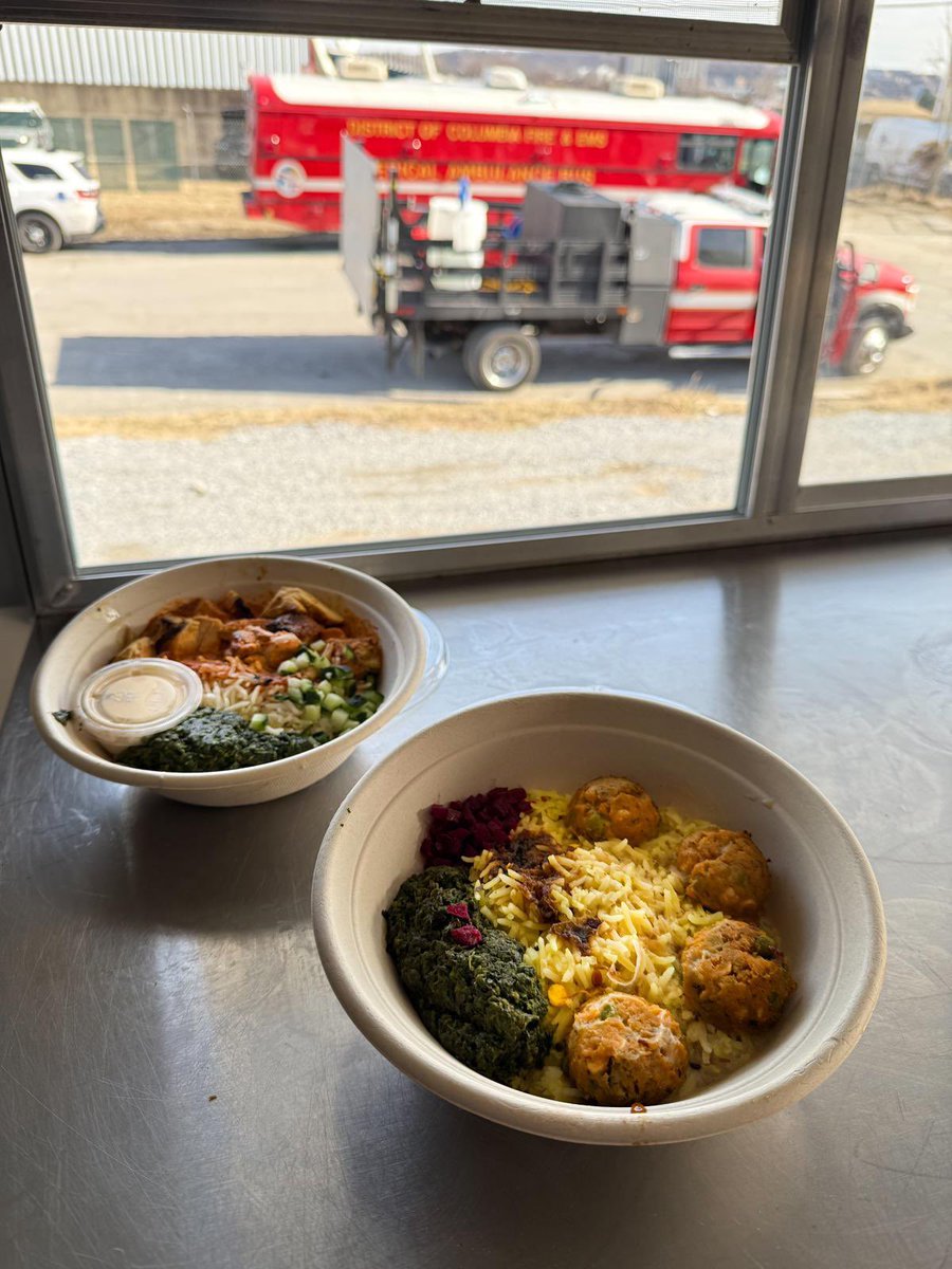 chefjoseandres's tweet photo. .@WCKitchen supporting first responders after a very long and cold night…. With food from chef/partners like @rasa and others…..#ChefsForWashingtonDC https://t.co/HEbkewRzIP