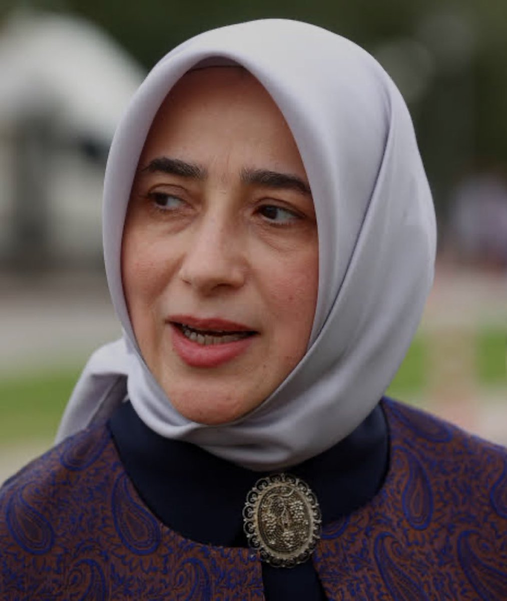 Özlem Zengin, istifa onurlu bir müessesedir.

Toplumun tepkisini sakın hafife almayın.