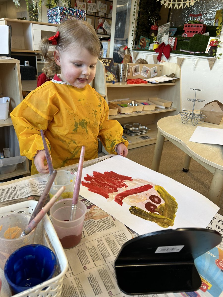 PCPNursery's tweet photo. Our new children have been painting a picture of themselves! #pcpart 🧒 👧 https://t.co/8WTTp5q61y