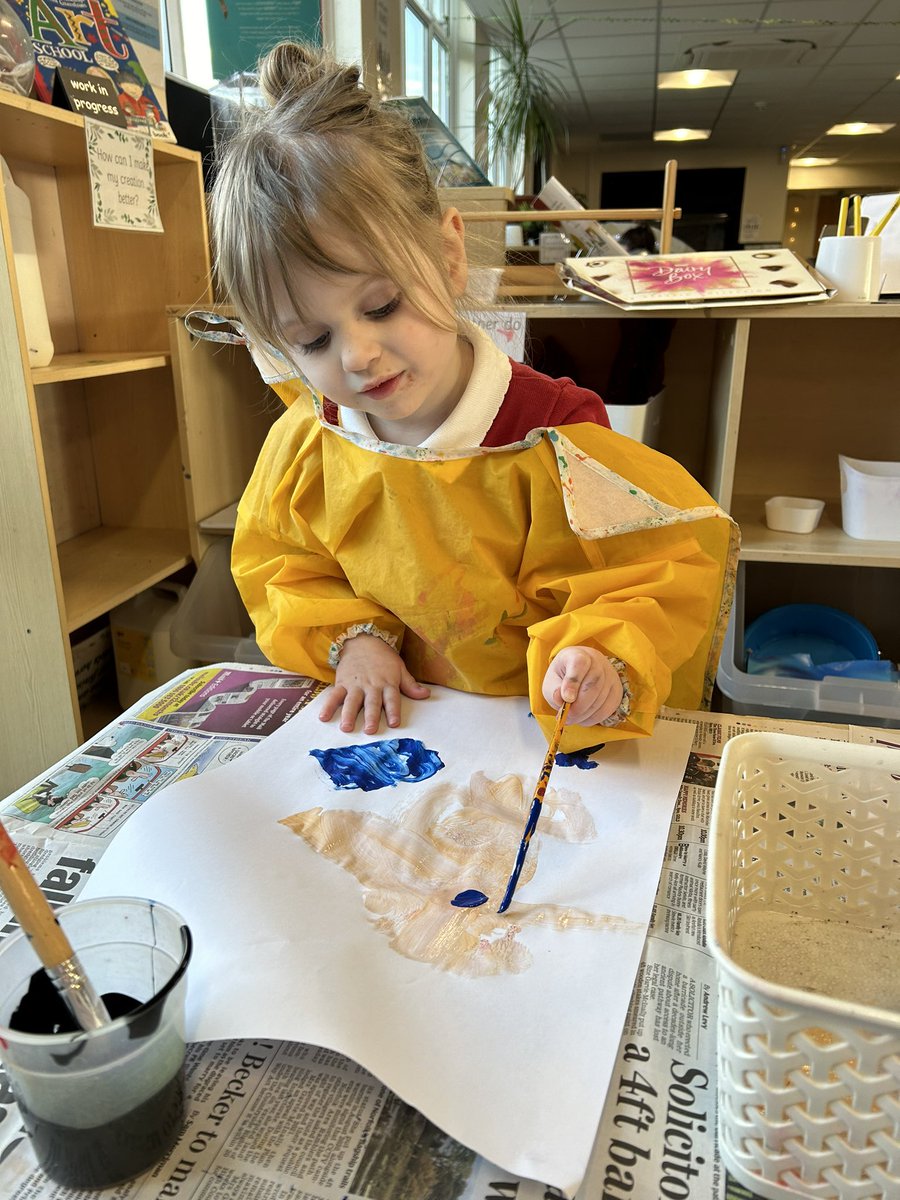 PCPNursery's tweet photo. Our new children have been painting a picture of themselves! #pcpart 🧒 👧 https://t.co/8WTTp5q61y