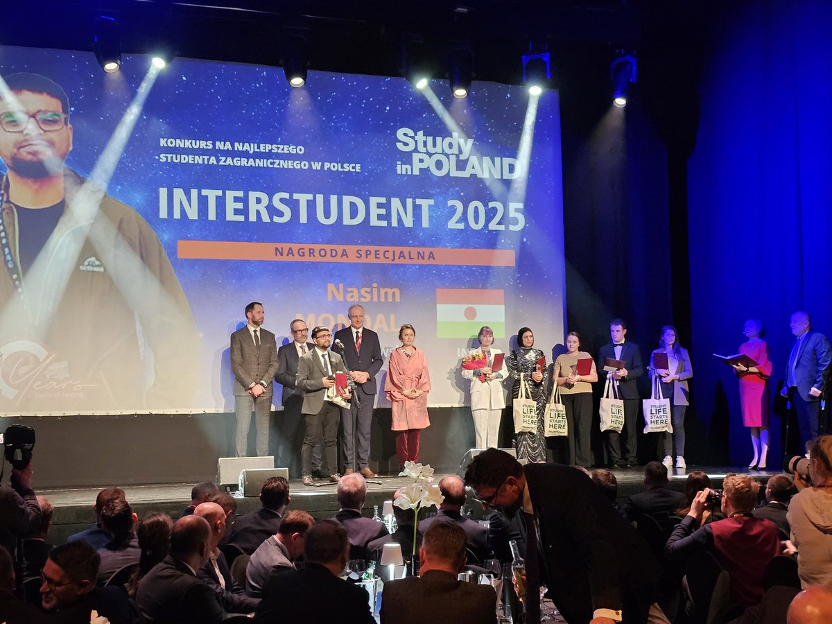 Łukasz Zamęcki (@lukaszzamecki) on Twitter photo Nasim Modal zdobywcą nagrody specjalnej w konkursie 'Interstudent'. Gratulacje <a href="/CMR_Warsaw/">CMR_Warsaw</a> <a href="/UniWarszawski/">Uniwersytet Warszawski</a> <a href="/kaczmarczyk_cmr/">Pawel Kaczmarczyk</a> Nasim Modal zdobywcą nagrody specjalnej w konkursie 'Interstudent'. Gratulacje <a href="/CMR_Warsaw/">CMR_Warsaw</a> <a href="/UniWarszawski/">Uniwersytet Warszawski</a> <a href="/kaczmarczyk_cmr/">Pawel Kaczmarczyk</a>