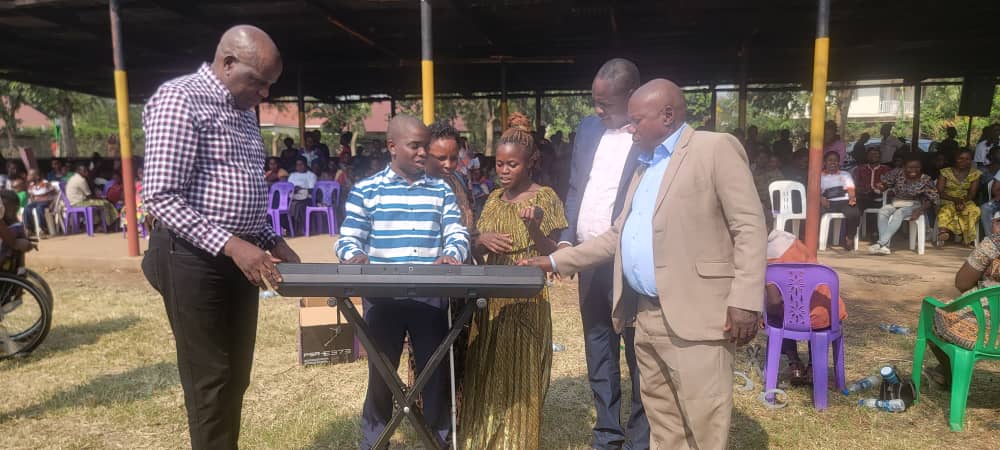 masika_sar71623's tweet photo. Earlier today, We joined kasese district local government in the celebrations of the international day of people with disabilities, it brought very many individuals of different abilities
#IDPWD #KDLG #RUDIWA
#DisabilityRights https://t.co/FKRszAoPWs