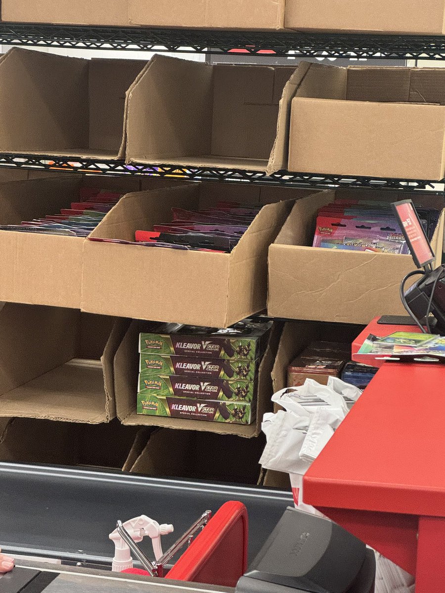 ItzTimmyn's tweet photo. @PKMNBay Out of boxes… they limited to 3 per person :( so just sticker packs left https://t.co/fxwADobWih