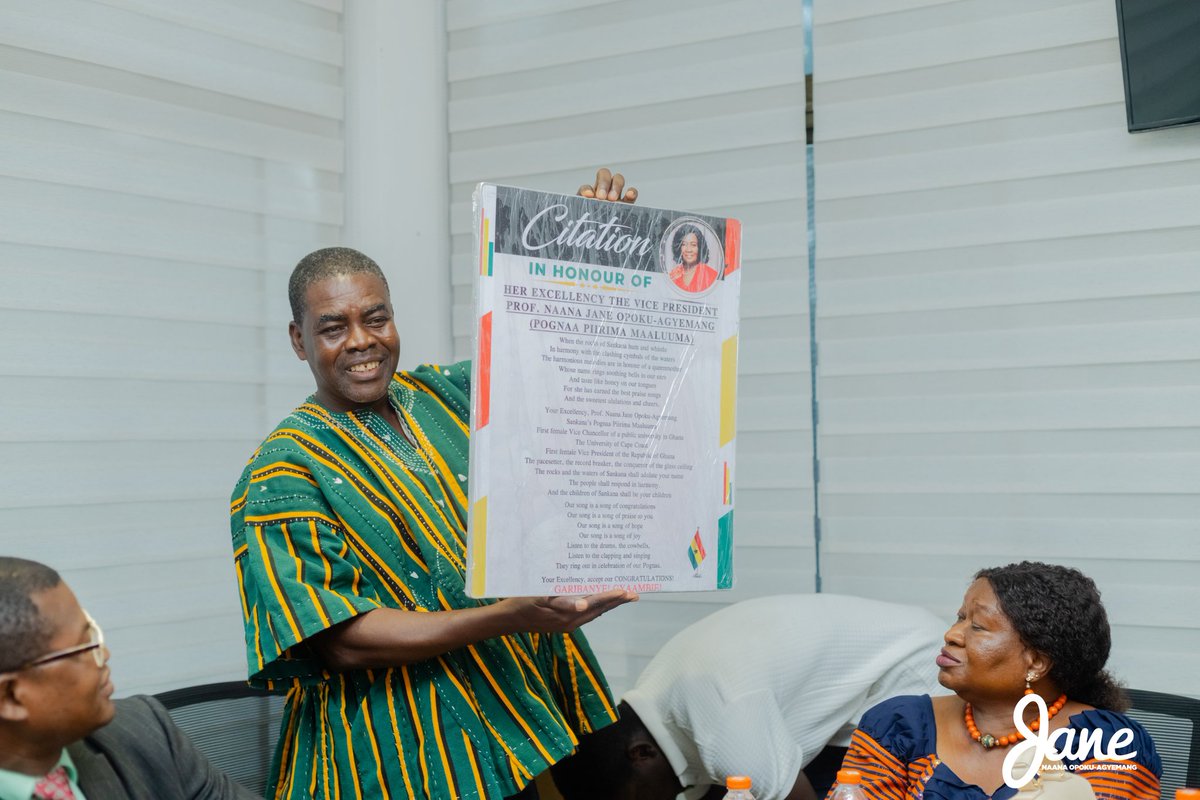 Yesterday, I received a delegation  of chiefs and elders from the Sankana Traditional Area, led by Biis Naab Bernard Mornah, the Youth Chief of the Moba people. 

The delegation came bearing congratulatory and goodwill messages from the Sankana Naa. They informed me of the press