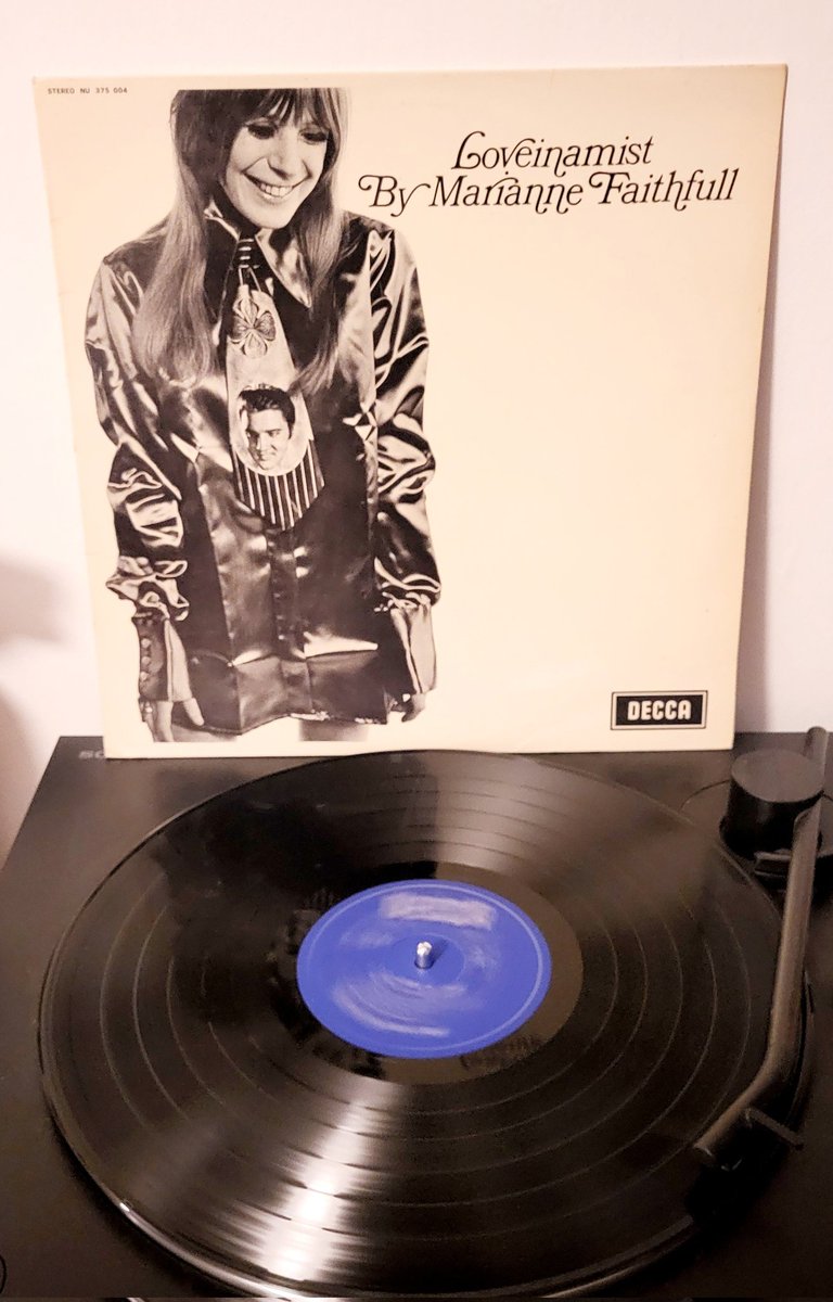 gotglink's tweet image. Son talent, sa voix, son retour des enfers. Elle qui a apporté de la culture aux Stones. Ingénue, nonne avec Bowie, chanteuse avec Gainsbourg/Colombier, meilleure amie de Brian Jones, Dieu dans Absolutely Fabulous.
Je l'aimais comme quelqu'un de ma famille.
#RIPMarianneFaithfull
