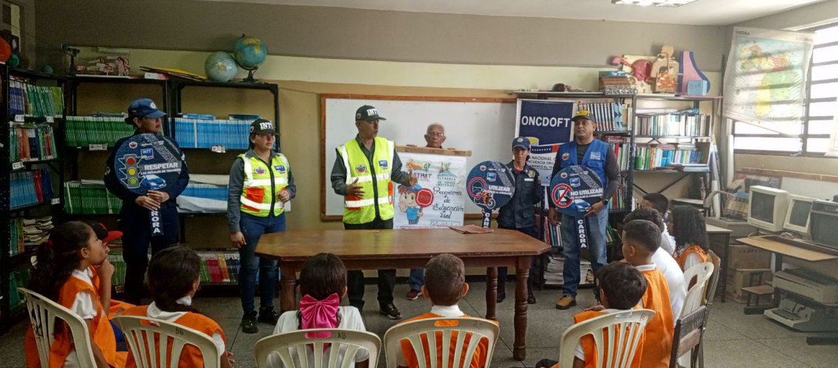 ORCARORAINTT's tweet photo. #Educación| #INTT Carora realiza conversatorio de Seguridad y Educación Vial a estudiantes, Patrullero Escolares de 5to. y 6to. grado de la U.E.N "Andrés Bello", con el fin de fortalecer y fomentar una cultura vial responsable. https://t.co/CTSuusjjUb