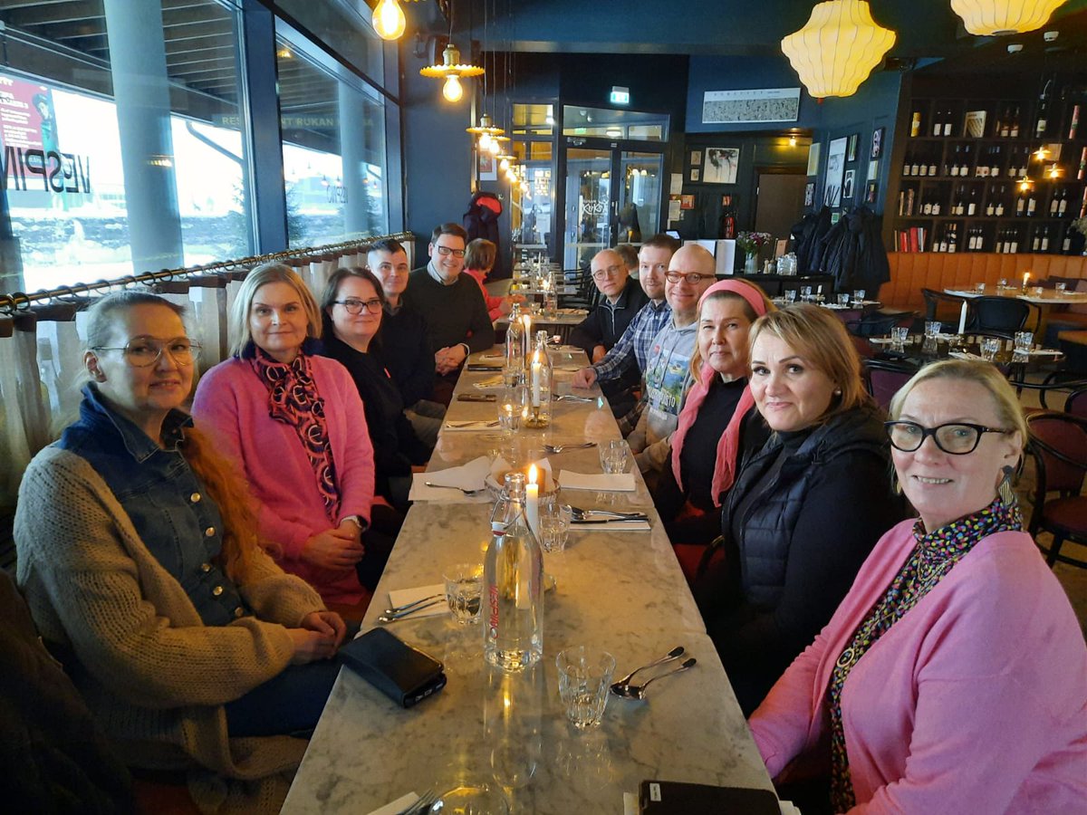 Maakunnan matkailun kehittämisryhmä kokousti tänään <a href="/KuusamoRuka/">Kuusamon kaupunki</a> valkoisissa talvimaisemissa. Kiitos isännöinnistä <a href="/jannehaarma/">Janne-Juhani Haarma</a> . Yhteistyön, perusasioiden ja tulevaisuuteen katsovien  matkailun asiantuntijoiden  porukka, sekä livenä, että linjoilla. #kiitos #matkailu