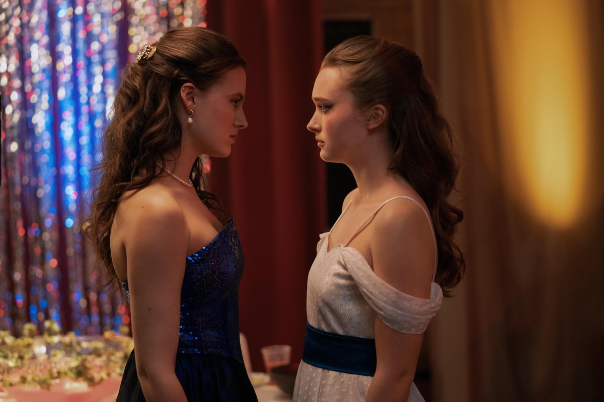 GeekVibesNation's tweet image. First look images at #FearStreet #PromQueen have been released

Coming this Summer to Netflix