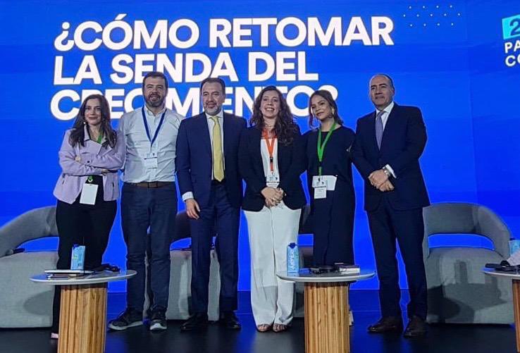 Honrado de participar como panelista en el #ForoEconómicoCAF2025 Gracias a <a href="/AgendaCAF/">CAF</a> y <a href="/sergiodigra/">Sergio DiazGranados</a> por la invitación. ¡Felicitaciones  por la organización de este evento tan relevante para el crecimiento sostenible de la región!