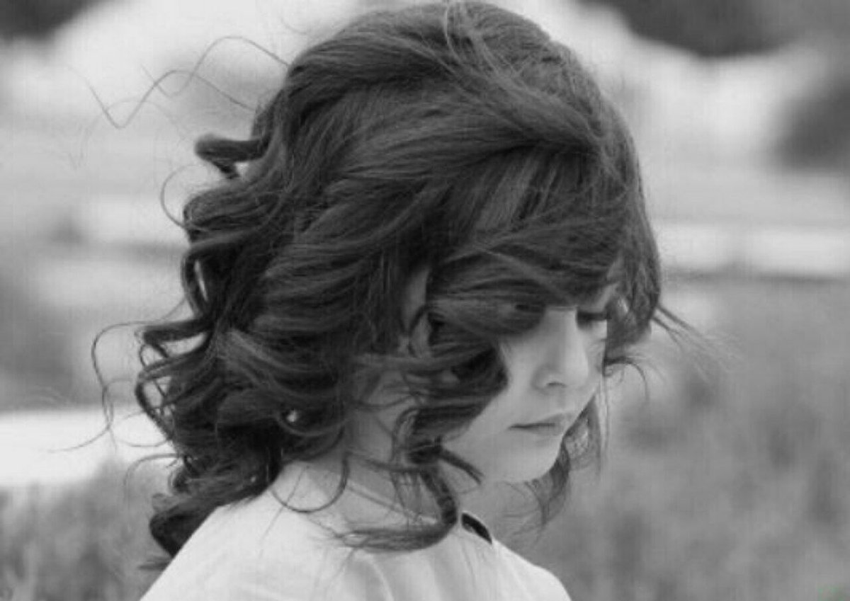 .
.
.
عزيزة نفس لو فيني عظيم الحٌب
يهلكني شعور  ولا يرخصني عابر
