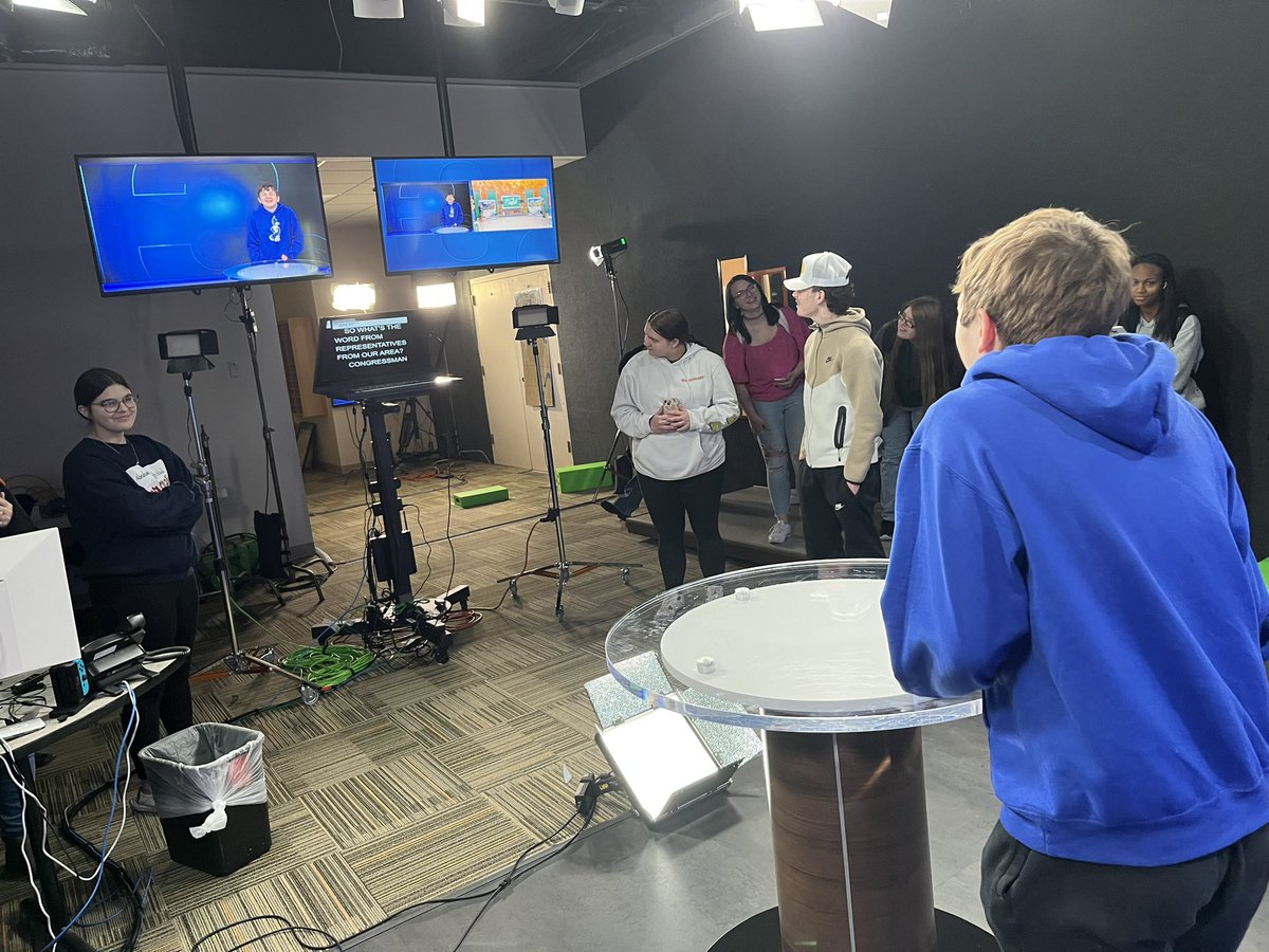 cbWrkBasedLearn's tweet image. ALHS &amp;amp; TJHS Broadcasting student toured the KMTV3 New Station Facility as part of their Industry Partnership  Project with Zach Williamson &amp;amp; KETV3. Students are getting real-world training to be better broadcasters! 
#WorkBasedLearning
@CBCommSchools