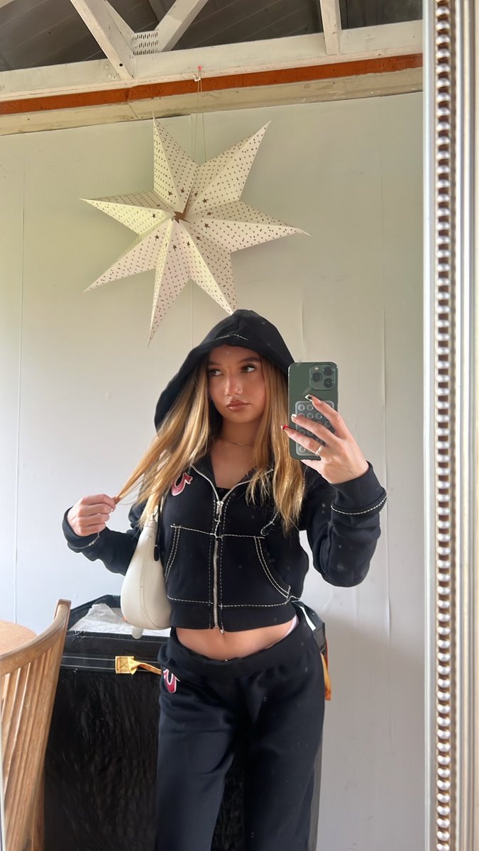 this tracksuit has my heart 🖤