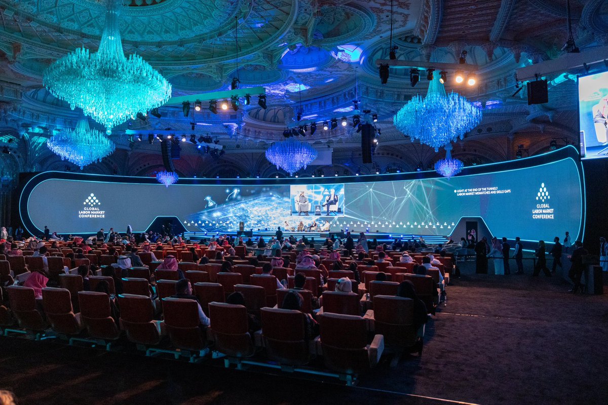 Ahmed_S_Alrajhi's tweet photo. مع اختتام #المؤتمر_الدولي_لسوق_العمل، نتقدم بأسمى آيات الشكر والامتنان لمقام خادم الحرمين الشريفين الملك سلمان بن عبدالعزيز على رعايته الكريمة، ولسمو ولي العهد رئيس مجلس الوزراء الأمير محمد بن سلمان على دعمه المتواصل وتوجيهاته الإستراتيجية السديدة التي أثمر عنها نجاح المؤتمر، وتعزيز التعاون الدولي في مواجهة التحديات المستقبلية بقطاع العمل.