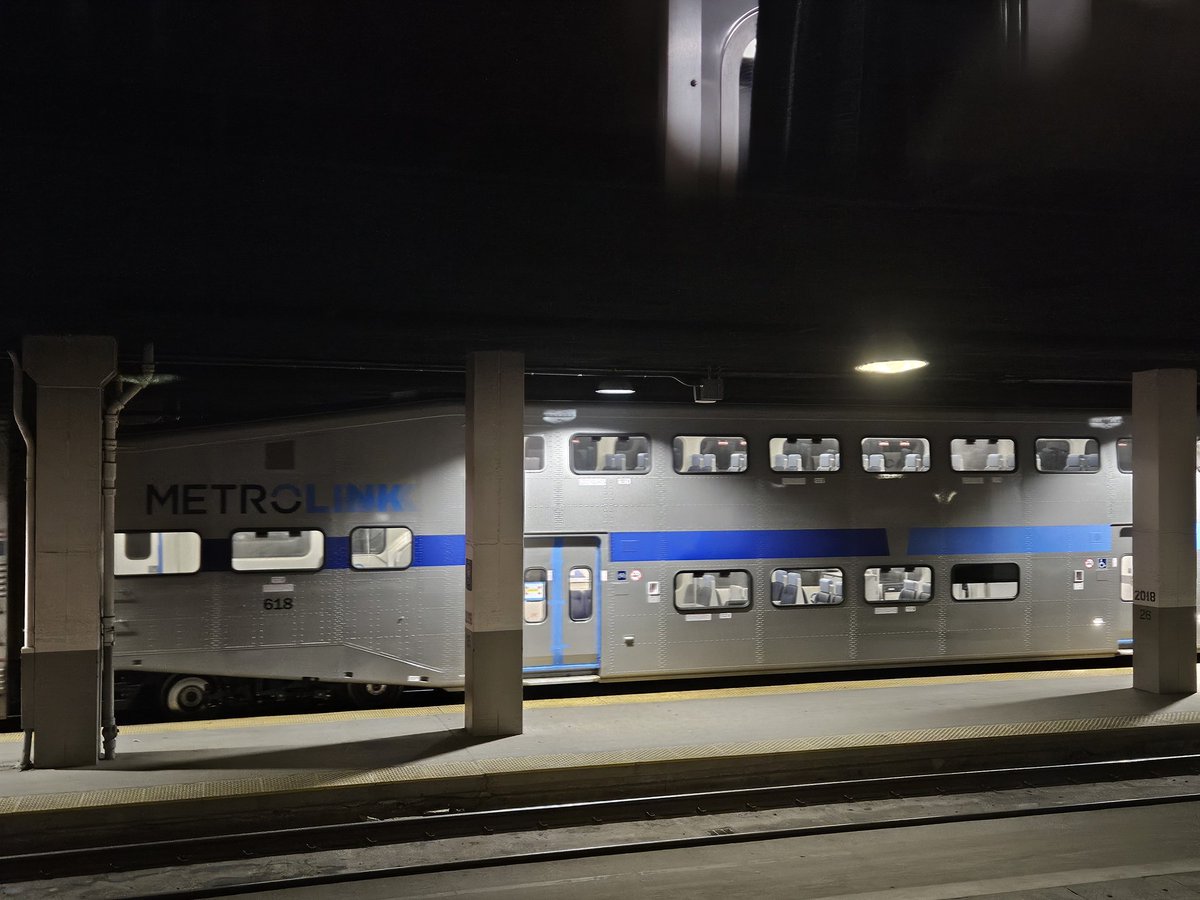 Joshontrains's tweet photo. why is there a @Metrolink train at @ChiUnionStation ? New commuter service from LA? :o https://t.co/0zBsGHAX4a