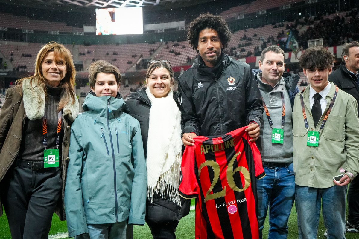 ogcnice's tweet photo. Pour Apolline 🩷 @lepointrose 

#ogcnfkb https://t.co/4AuoRrrxn2