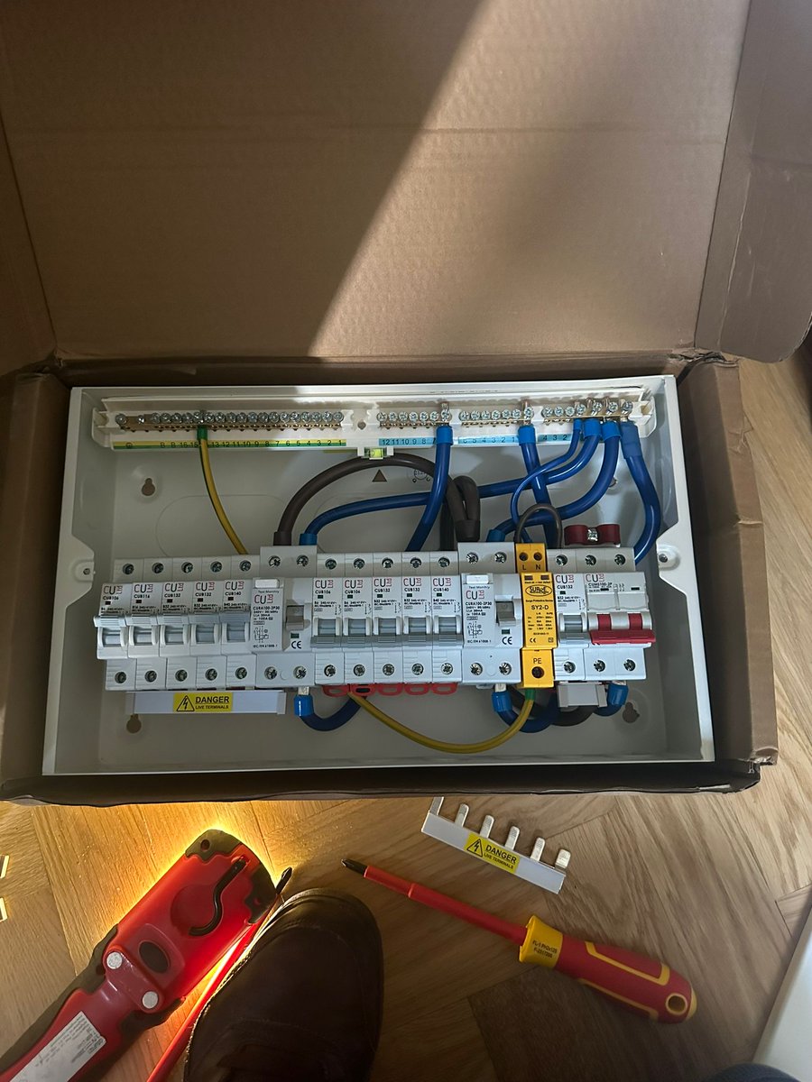 reelectrical's tweet image. Homeowners should have electrical checks every 10 years. Getting your house rewired updates, it to current safety standards. It also increases its value and energy efficiency.  Call 0800 774 7951

#ElectricalRewire
#RewiringLondon
#ConsumerUnitReplacement
#FuseBoxUpgrade