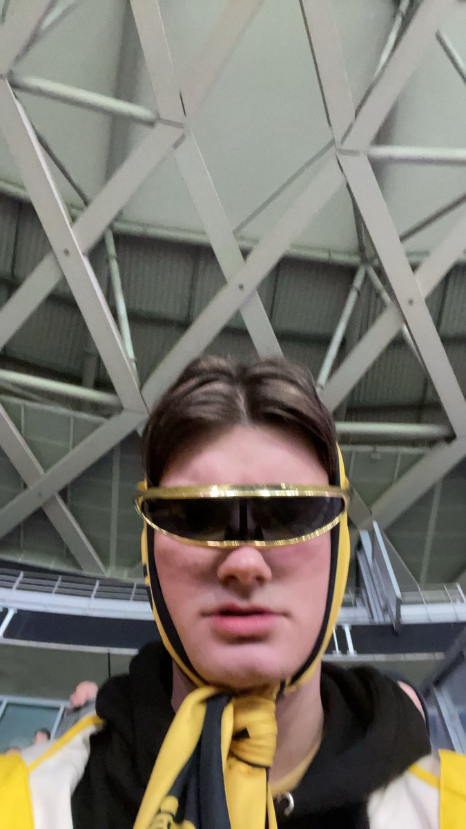 Note to self: Ikke ha Fri Palestina-stickers på gullhatten hvis du ska på bortekamp i Nice. De tar den.