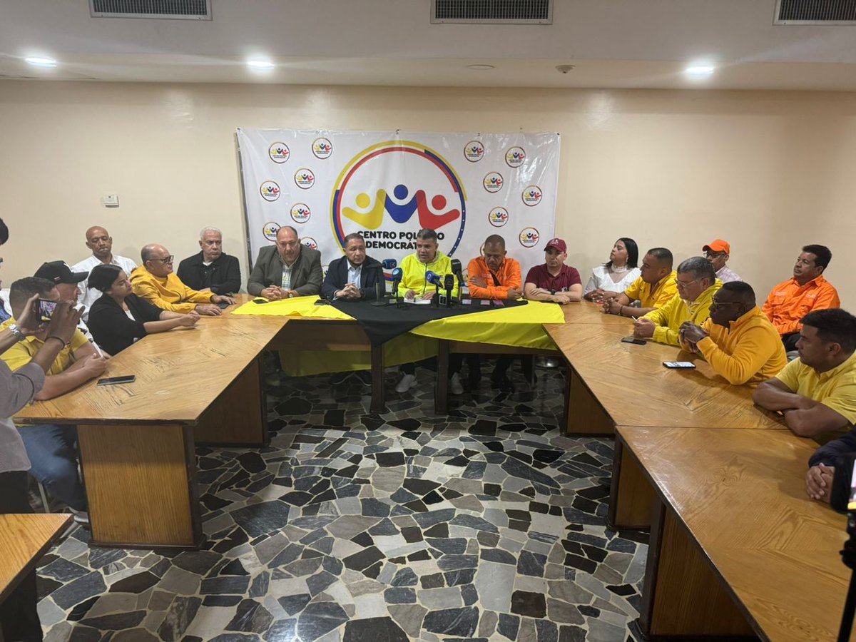 El diputado Luis Parra, expresidente de la Asamblea Nacional y presidente de Primero Venezuela, informó al país que decidieron construir una alternativa histórica desde el Centro Político Democrático, 
🧵