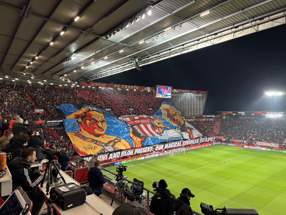 vanwissing's tweet photo. Houdini en Klok. Een leuke knipoog van VAK P naar de uitspraak van Bert van Oostveen, nu zeven jaar geleden toen #fcwente op sterven na dood was. https://t.co/M34ZPp0cEQ