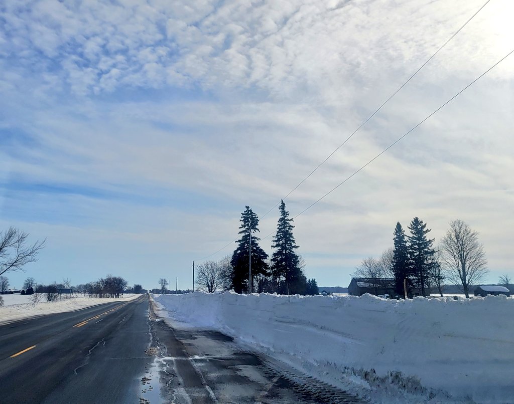 Massive snow banks across #Huron County after the multi day blowing/ drifting snow event!

#OnWX #Onstorm