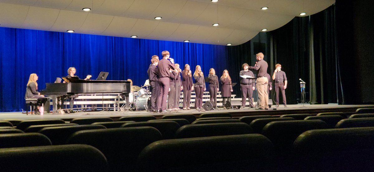 IALakesMusic's tweet photo. IA Lakes Jazz Choir Festival features Humboldt “Wildcat Vocal Jazz.”#IALakesMusic #LakerProud https://t.co/k80H9Z0ilo