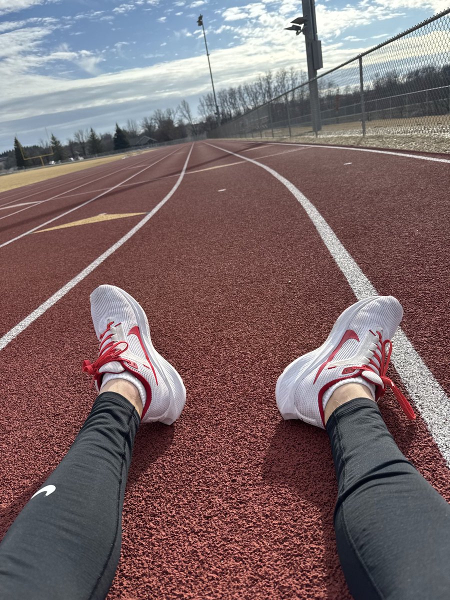 Who's ready?  We're ready!  25 days to the 2025 season.  <a href="/iatfcc/">Iowa Association of Track Coaches</a> <a href="/MikeJaytrackxc/">Mike JayTrackXC</a>