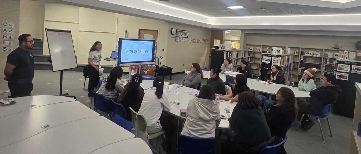 Bilingual Barcroft (@bibachat) on Twitter photo Anoche comenzaron nuestras clases de tecnología para padres en Barcroft, Gracias <a href="/Edu_Futuro/">Edu-Futuro</a> por el apoyo! <a href="/BarcroftEagles/">BarcroftEagles</a> Anoche comenzaron nuestras clases de tecnología para padres en Barcroft, Gracias <a href="/Edu_Futuro/">Edu-Futuro</a> por el apoyo! <a href="/BarcroftEagles/">BarcroftEagles</a>