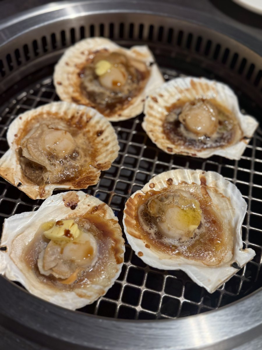 ery8bit's tweet image. 前々から気になってた銀座八芳の新宿店に行ってきた〜！！
正直インバウンド向けなのかな〜？味はどうかな〜？って思ってたけどふつーーにめちゃめちゃ美味しくてひたすら蟹とホタテと蟹と牡蠣と蟹と蛤と蟹と伊勢海老と蟹と肉と蟹と蟹と蟹をとにかく食べまくってきました🦀🦀🦀🦀🦀🦀