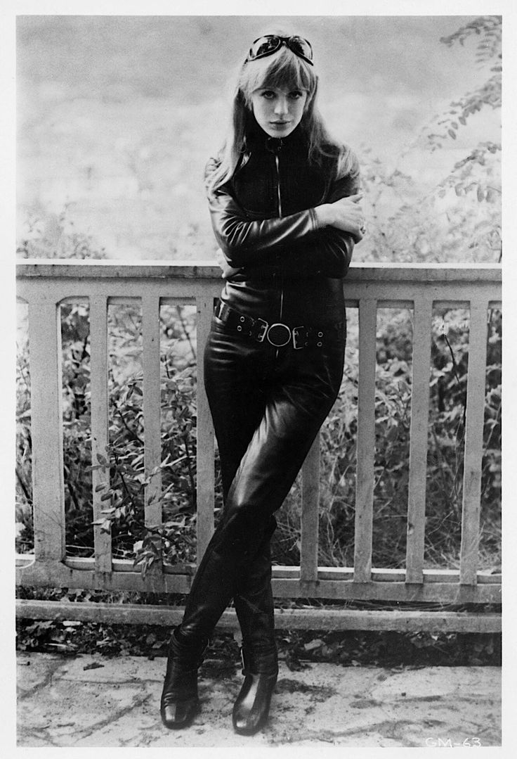 Marianne Faithfull one of the chicest to ever do it 💔