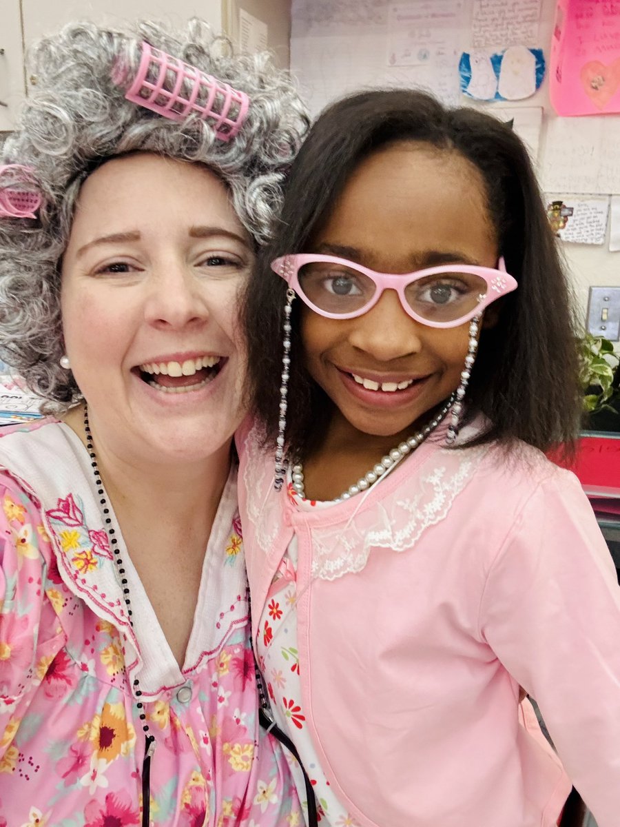 Here come the grannies!! 👵🏻👴🏻 #WeAreMcNeil #TeamMcKinney <a href="/McNeilElem/">McNeil Elementary</a>