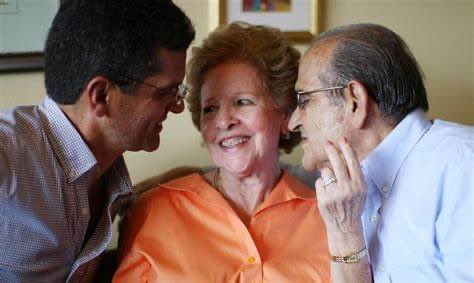 trschatz51's tweet photo. Lamento profundamente la partida de Doris Urrutia, madre del gobernador Pedro Pierluisi.  Mi abrazo en este momento de dolor a toda la familia.

¡Descanso eterno concédele Señor, que brille para ella la luz perpetua y descanse en paz! https://t.co/A8PICeZdwr