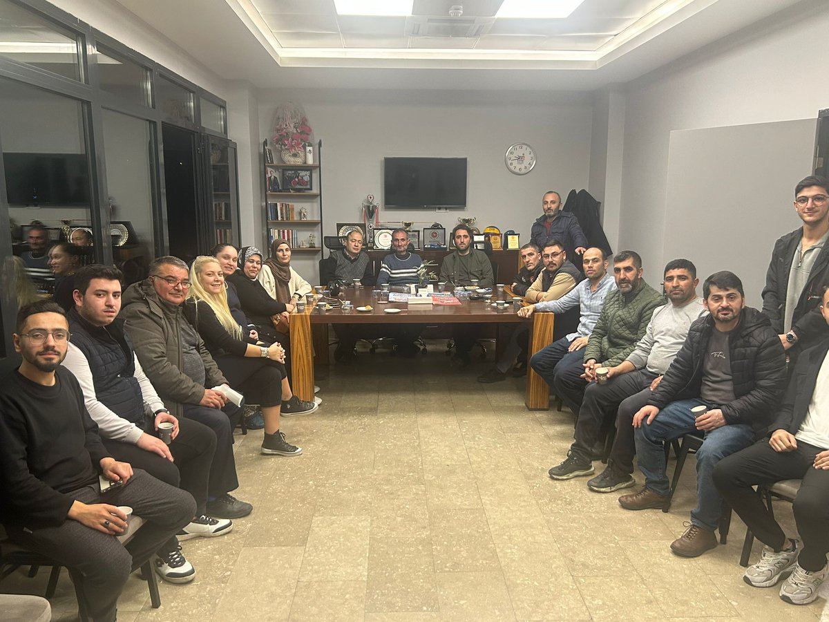 Oruç Reis Mahallesi 1.Bölge haftalık olağan toplantımızı Mahalle Başkanımız Mehmet Yılmaz'ın ve Meclis üyesi <a href="/ilyasduras/">İlyas Duras</a>, ilçe yönetimi @duransüzkesen katılımlarıyla gerçekleştirdik.Hayırlara vesile olsun. <a href="/RTErdogan/">Recep Tayyip Erdoğan</a> <a href="/mt_goksu/">Mehmet Tevfik Göksu</a> <a href="/EmrullahErkus/">Emrullah ERKUŞ</a> <a href="/murattemur51/">Murat Temur</a> <a href="/HarunAsartepe/">harun asartepe</a>