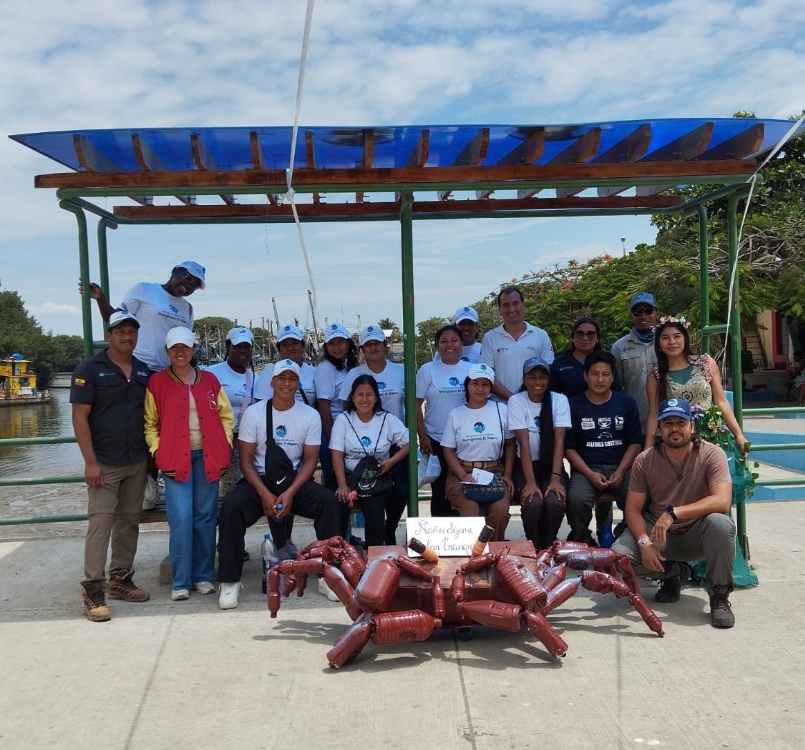 MAATE_Zonal5's tweet photo. #Guayas| 11 #JóvenesEnAcción junto a los guardaparques del Refugio de Vida Silvestre Manglares El Morro, socializaron información sobre la veda, por reproducción, del cangrejo rojo, a pescadores artesanales del área protegida🦀. https://t.co/NY6Ts5mxWs