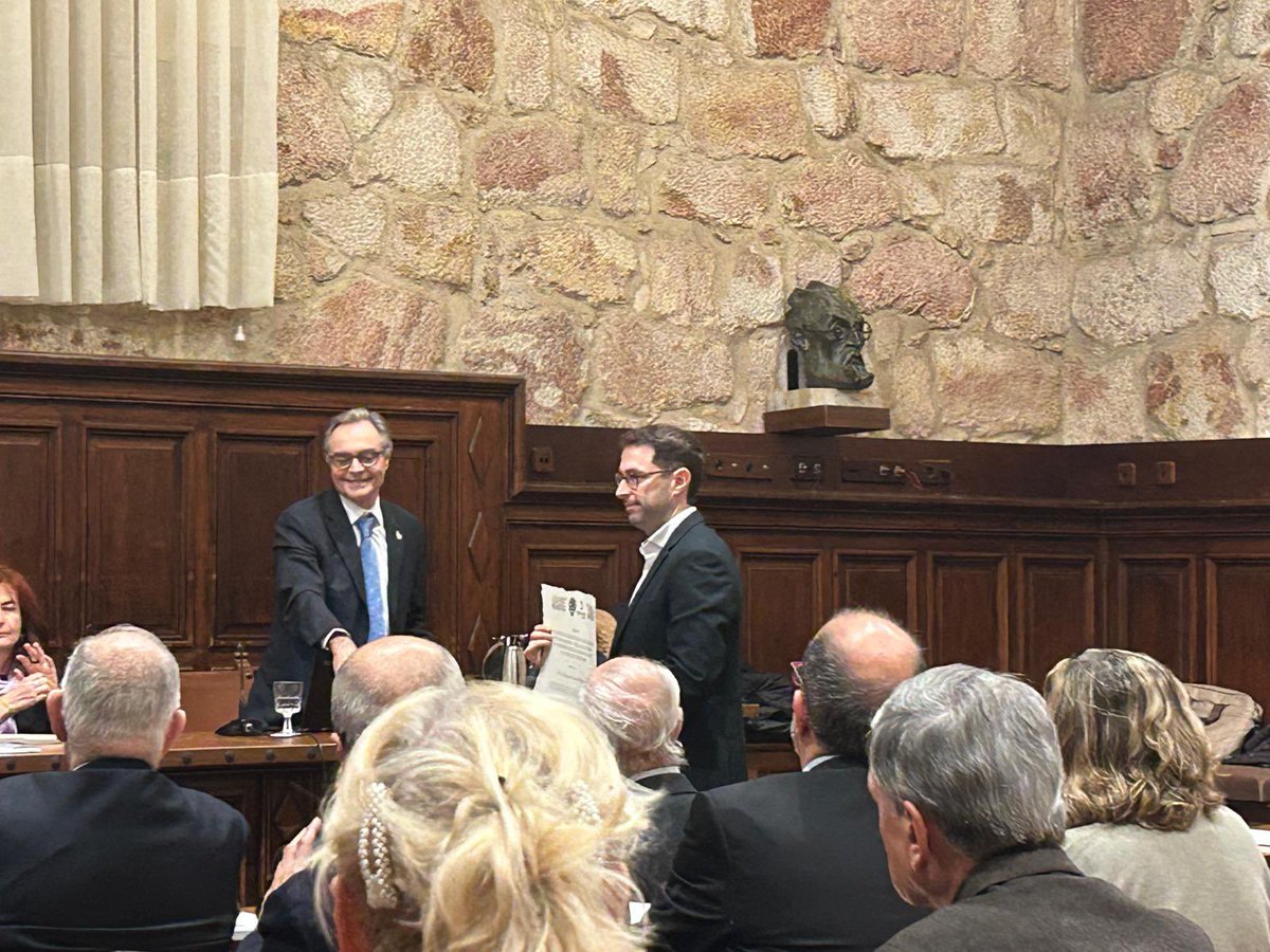 EduardoTB94's tweet photo. 🤩 Muy agradecido por el Premio a la Mejor Trayectoria Científica y Profesional MIR 2024 #RAMSA @IBSAL_IIS  #Salamanca https://t.co/PFG3p9Z7rm
