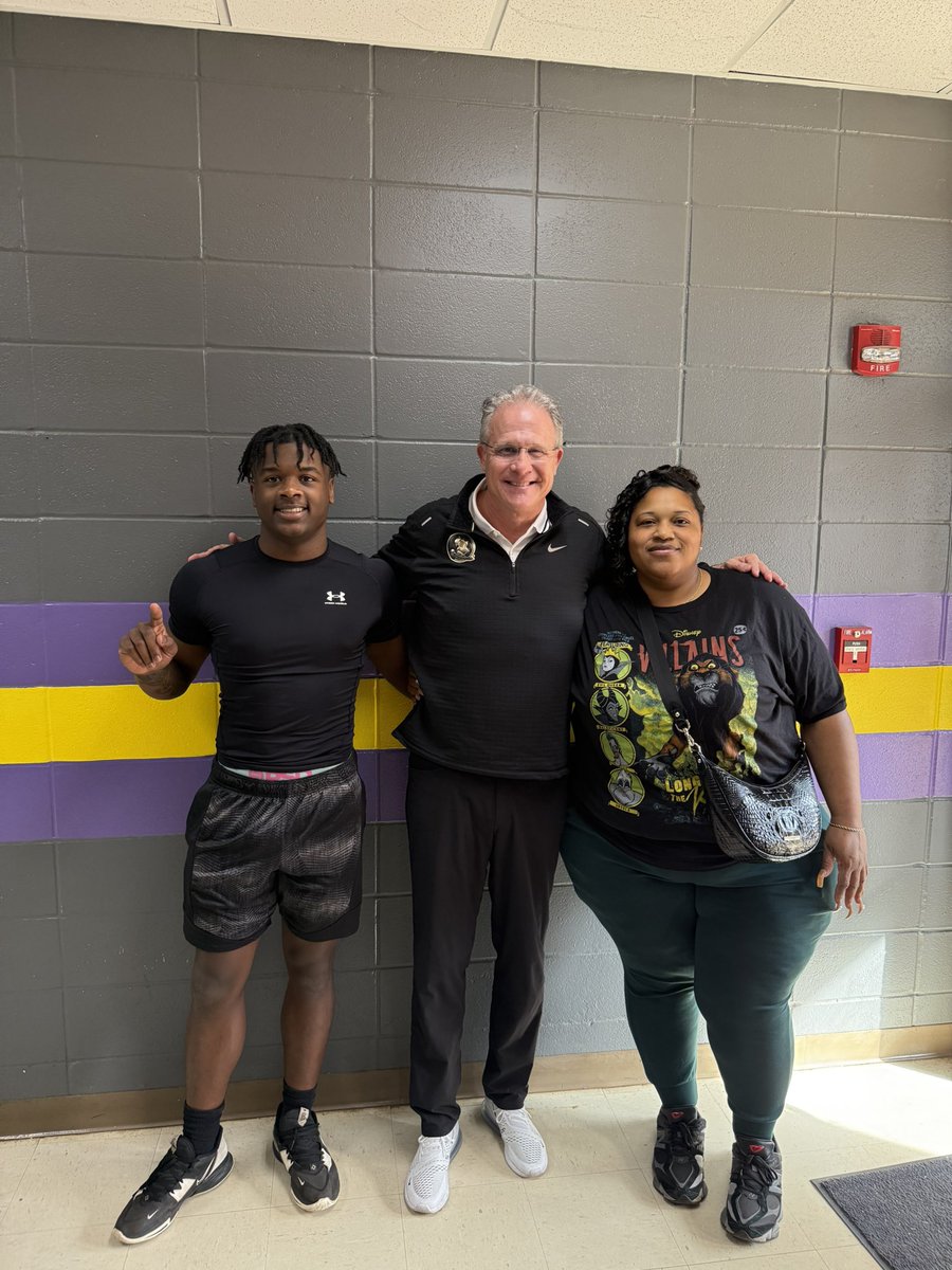 <a href="/CoachGusMalzahn/">Coach Gus Malzahn</a> Thanks for Stopping By The School Today💪🏾