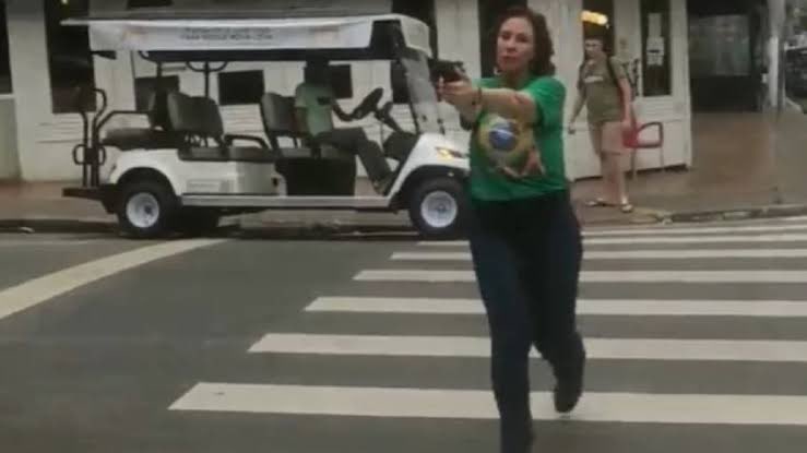 lazarorosa25's tweet photo. GRANDE DIA! Justiça Eleitoral acaba de CASSAR O MANDATO de Carla Zambelli por abuso de poder. 

Por 5 votos a 2, TRE decidiu pela perda de mandato e inelegibilidade da deputada. https://t.co/wO7QyLlqyc