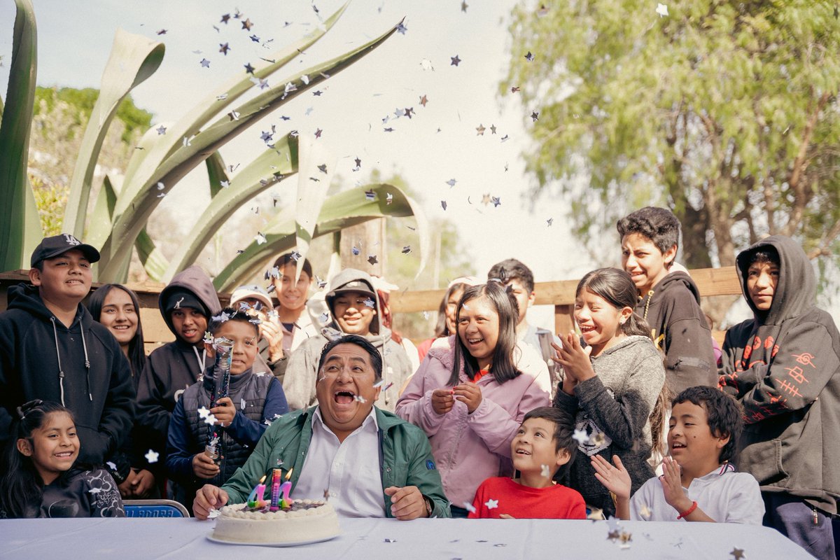 #FelizCumpleaños el presidente de #JuanCBonilla.🥳🎂

<a href="/PepeCintoBernal/">Pepe Cinto Bernal</a> agradece a los niños y a toda la comunidad por festejarle de una forma tan noble y sincera. 

"Ver el amor y la unión reflejados en este hermoso gesto me llena de esperanza y orgullo."

<a href="/Juan_C_Bonilla/">Juan C. Bonilla</a>