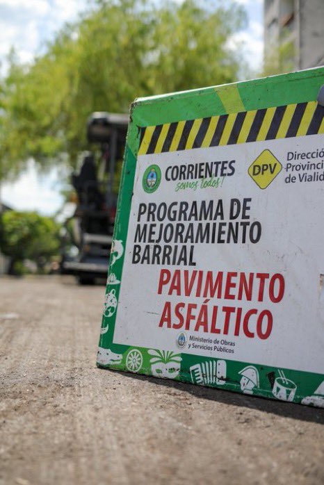 CtesHechos's tweet photo. #corrientes los barrios piden asfalto. No todo es el centro y los barrios cerrados . El intendente virtual Valdés se olvida de los barrios afuera de las 4 avenidas . #tassano siempre se olvidó . https://t.co/YGpapqBdaX