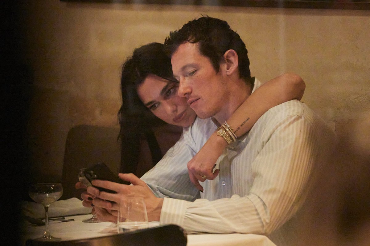 latkedelrey's tweet photo. when he lets me watch him scroll through his twitter because i wanna see how his timeline is different from mine https://t.co/dgEUzs7wpv