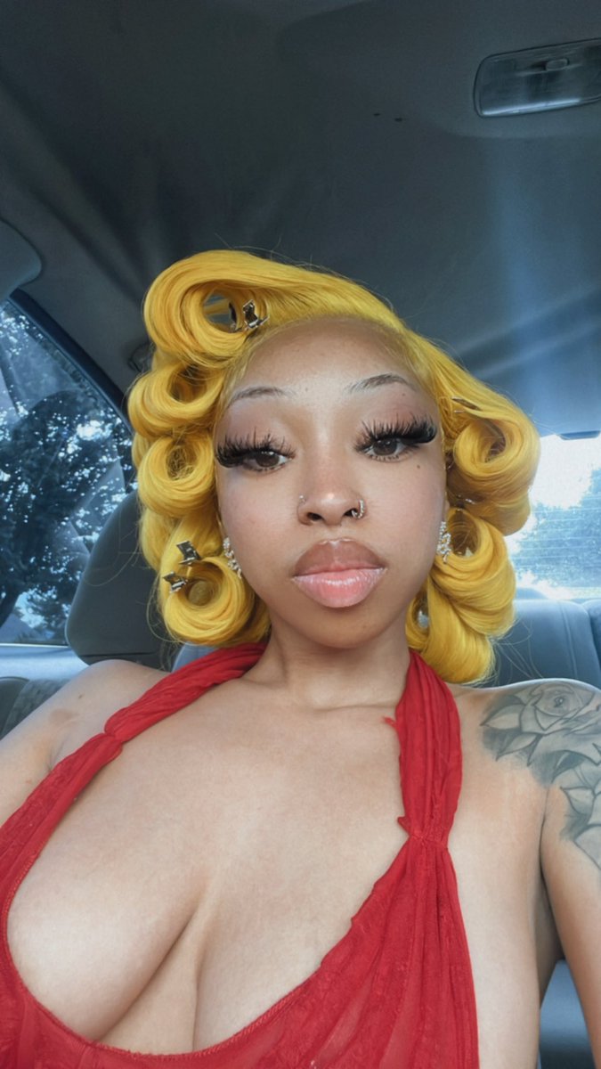 keydolla_'s tweet photo. Would you believe me if I said I love looking at myself?🫣🌻 https://t.co/641VpIRtIA